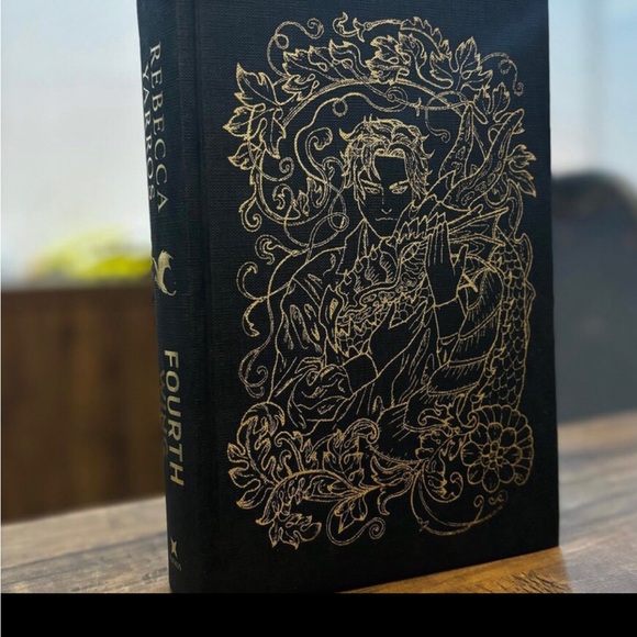 ✨ Fourth Wing Sprayed Edges The Big Book Box Bookish India Special Edition ✨ - Picture 8 of 13